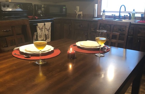 Lindseyville House | Pet Friendly Cabin with Lake View at Mammoth Cave