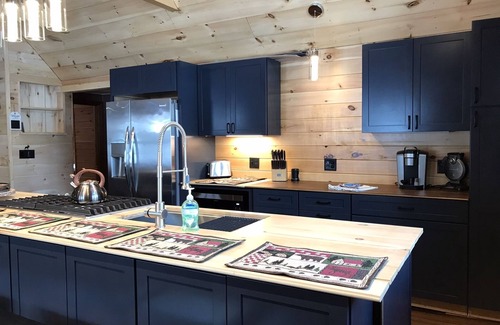 Pittsburg Cabin | Charming Cabin in Pittsburg NH with Trail Access & Pool