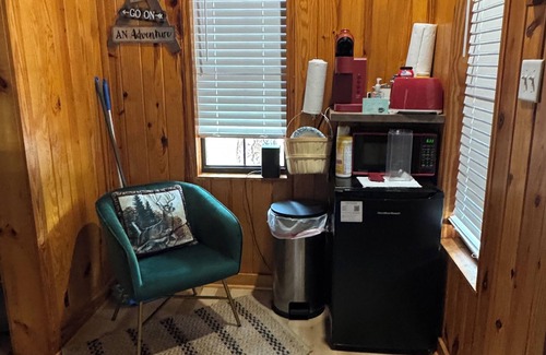 Brewton Cabin | Cozy cabin in pleasant Brewton with AC, WiFi, and fire pit.