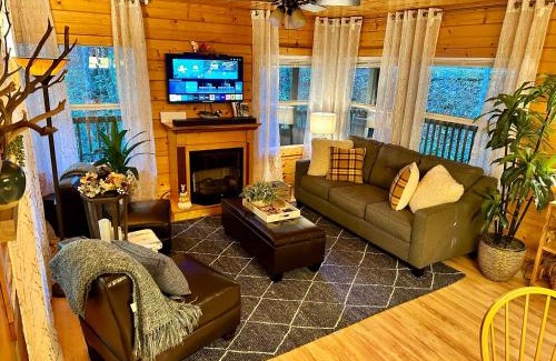 Saint Helens House | Charming Cabin Retreat in Red River Gorge for Families