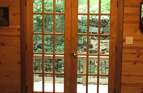 Bruno Cabin | Cozy cabin in secluded forest with deck on creek. Full kitchen. 900 square feet.