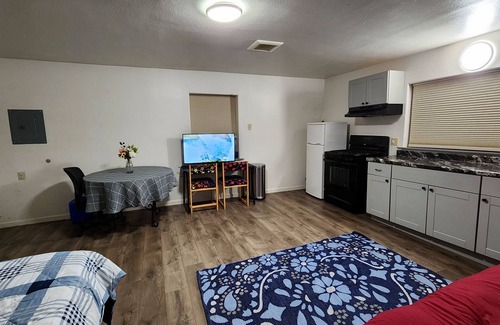 Ester Cabin | Cozy cabin in serene Fairbanks with WiFi access.