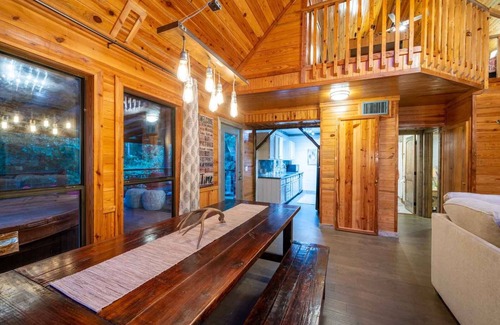 Broken Bow Cabin | Charming Cabin Retreat: Top-Rated Getaway by the Lake