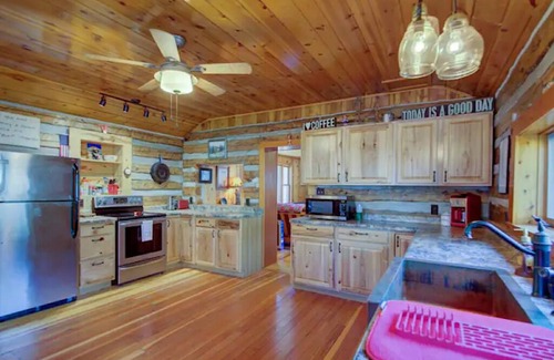 Rapid City Cabin | Inviting Cabin Retreat in the Black Hills - Pet Friendly!