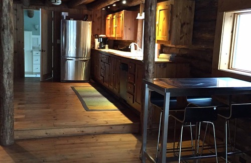 Cross Plains House | Discover a Private Woodland Retreat with Spa and Kitchen