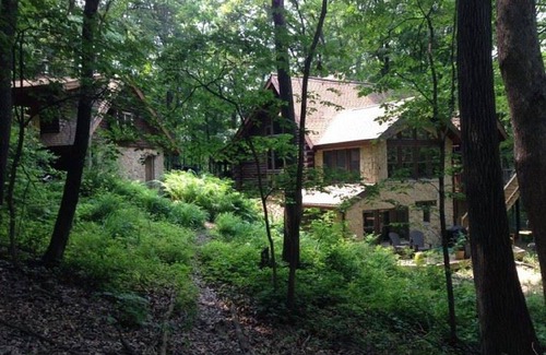 Cross Plains House | Discover a Private Woodland Retreat with Spa and Kitchen