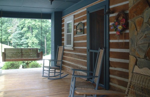 Elkin Cabin | Inviting Cabin Retreat with Spa and Hot Tub in NC Foothills
