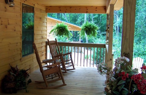 Young Harris Cabin | Inviting Cabin in North Georgia's Beautiful Mountains