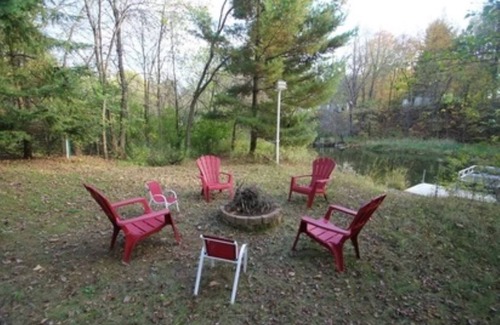 Grantsburg Cabin | Inviting Cabin Retreat by Big Trade Lake with Pool Access