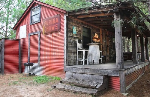 Eustace Cabin | Charming Retreat: Cozy Cabin at Bluegill Lake Cabins