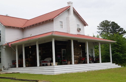 Rosa Cabin | Cozy cabin in tranquil Oneonta with WiFi, AC