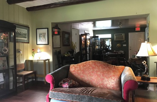 Rosa Cabin | Cozy cabin in tranquil Oneonta with WiFi, AC