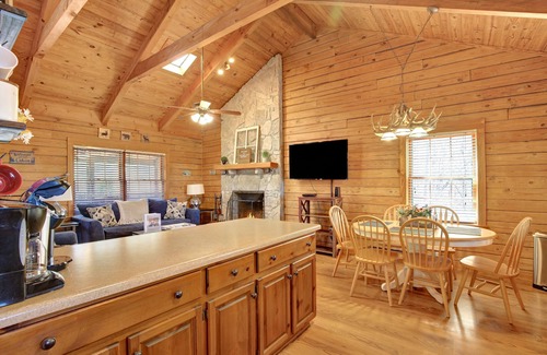 Pine Mountain Valley Cabin | Inviting Cabin Retreat near FDR State Park & Callaway Gardens