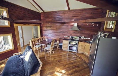Slade Cabin | Charming Cabin Near Red River Gorge with Free Breakfast