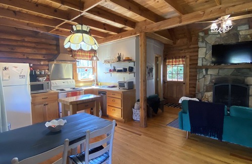 Stokes Cabin | Charming Cabin Just Minutes from Park Gates - 10/10 Rated!