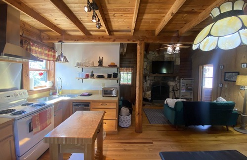 Stokes Cabin | Charming Cabin Just Minutes from Park Gates - 10/10 Rated!