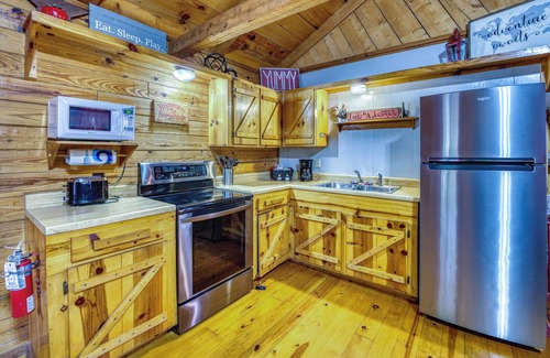 Saint Joe Cabin | Charming Rustic Cabin for 4 Near Grinder's Ferry