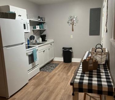 Mathias House | Inviting Cabin Near Lost River State Park - Rated 9.8/10