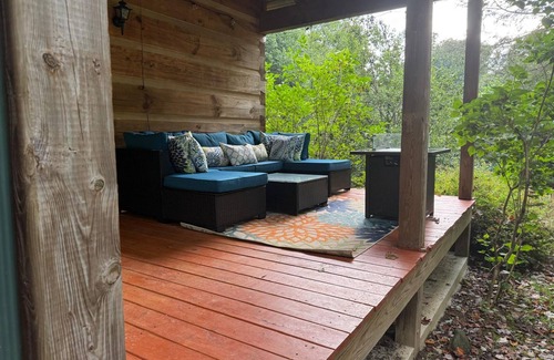 Fleetwood Cabin | Inviting Mountain Cabin Retreat with Scenic Views & Hot Tub