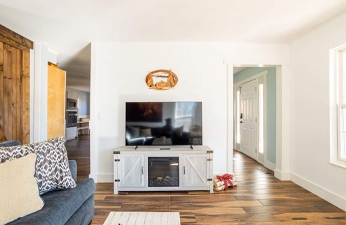 Swannanoa Cabin | Idyllic Cabin with Mountain Views and Hot Tub in Asheville