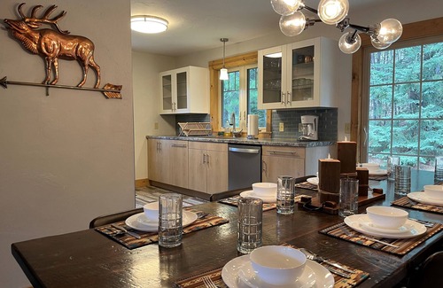 Custer House | Inviting Cabin in the Heart of the Hills - Pet Friendly!