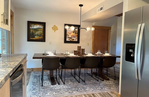 Custer House | Inviting Cabin in the Heart of the Hills - Pet Friendly!