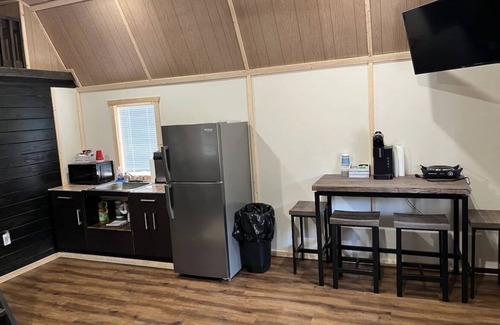 Avinger Cabin | Charming Cabin Near Lake O' Pines - Perfect for Families