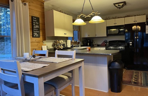 Franklin County Cabin | Charming Cabin with Hot Tub for Outdoor Adventures