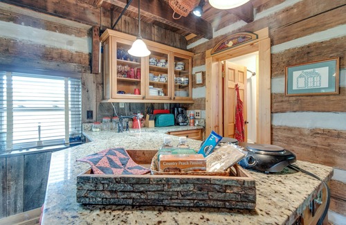 Gallatin Cabin | Idyllic Cabin Near Nashville with Pool & Spa Access