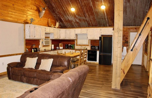 Jasper Cabin | Rustic Rayburn Cabin: Family-Friendly Retreat with Pool
