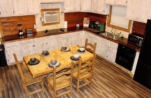Jasper Cabin | Rustic Rayburn Cabin: Family-Friendly Retreat with Pool