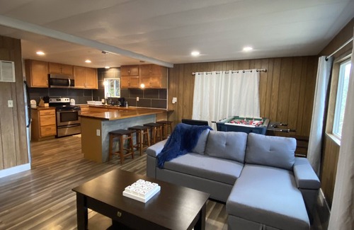 Lilliwaup Cabin | Inviting Cabin Near Stetson Lake with Pool & Spa