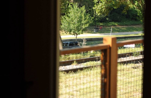 New Braunfels Cabin | Welcoming Cabin by the Comal River - Walk to Wurstfest
