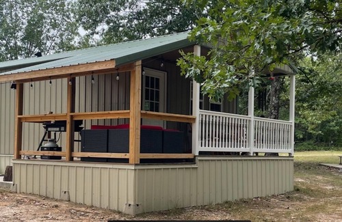 Lebanon Cabin | Welcoming Cabin by Niangua River with Pet-Friendly Amenities