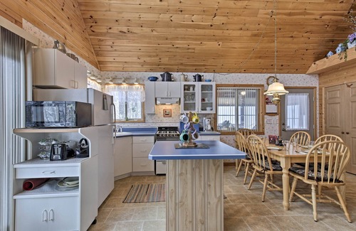 Weirgor Cabin | Inviting Cabin Retreat, Steps from Chippewa River Trails