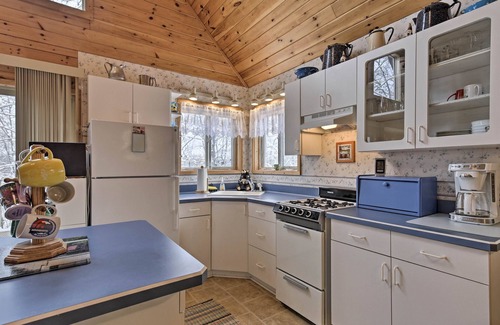 Weirgor Cabin | Inviting Cabin Retreat, Steps from Chippewa River Trails