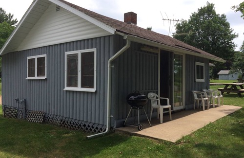 Crandon Cabin | Inviting Cabin Retreat on Scenic Lake Metonga for Families
