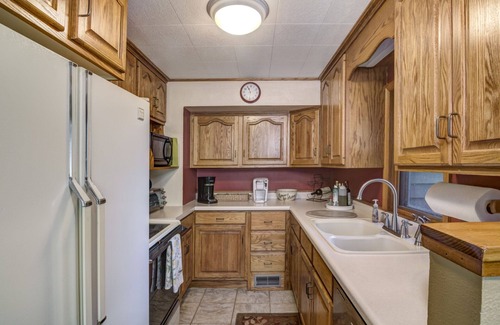 Rock Falls House | Pet-Friendly Cabin Retreat with Ocean Views on Elk Lake