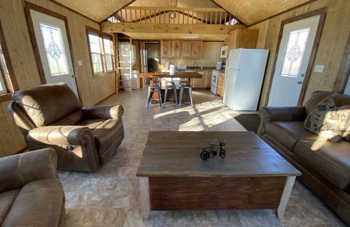 Pilot Point Cabin | Inviting Cabin Retreat at Lake Ray Roberts - Guest Rated 9.8