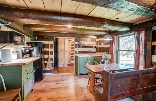 Dola Cabin | Inviting Cabin Retreat with Oceanfront Views and Pool