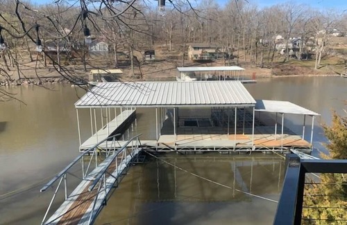 Osage Beach Cabin | Charming Lakefront Cabin Retreat for Two at Jack's Shack