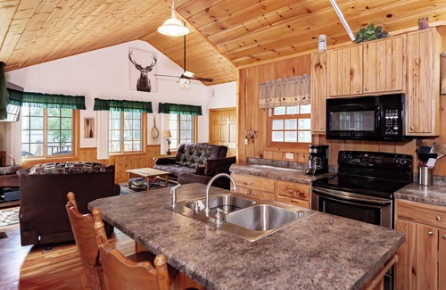 Harshaw House | Lakefront Retreat: Family-Friendly Cabin with Kitchen Access
