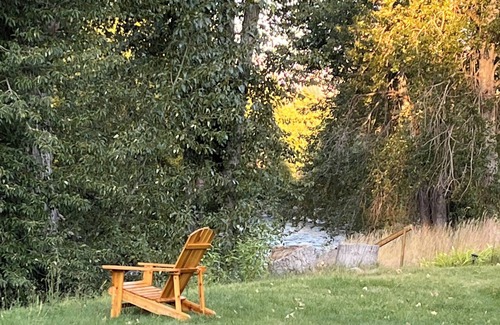 Twisp Cabin | Serene Cabin Retreat on Twisp River with Spa & Hot Tub