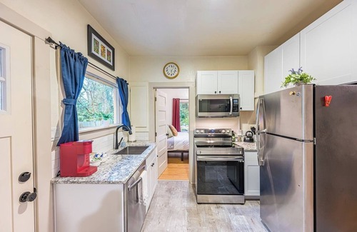 Port Angeles Cabin | Inviting Cabin Retreat on Olympic Peninsula with Hot Tub