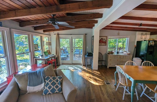Gainesville Cabin | Tranquil Cabin Retreat on Lake Lanier with Family Amenities