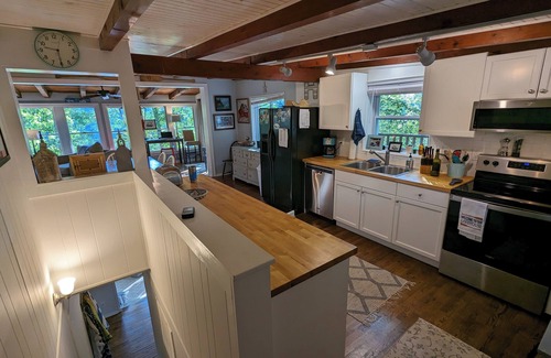 Gainesville Cabin | Tranquil Cabin Retreat on Lake Lanier with Family Amenities