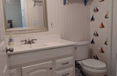 Gainesville Cabin | Tranquil Cabin Retreat on Lake Lanier with Family Amenities