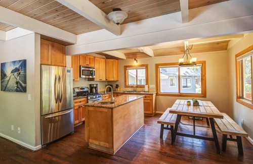 Pioneer Trail House | Relax with Hot Tub, Jungle Gym & Mini Pool Table Fun
