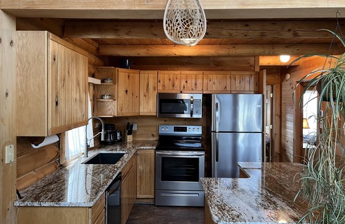 Glacier View Meadows Cabin | Inviting Cabin Near Fort Collins with Family & Pet Amenities