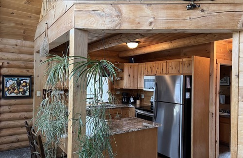 Glacier View Meadows Cabin | Inviting Cabin Near Fort Collins with Family & Pet Amenities